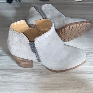 Ankle booties. Grey suede. 6.5